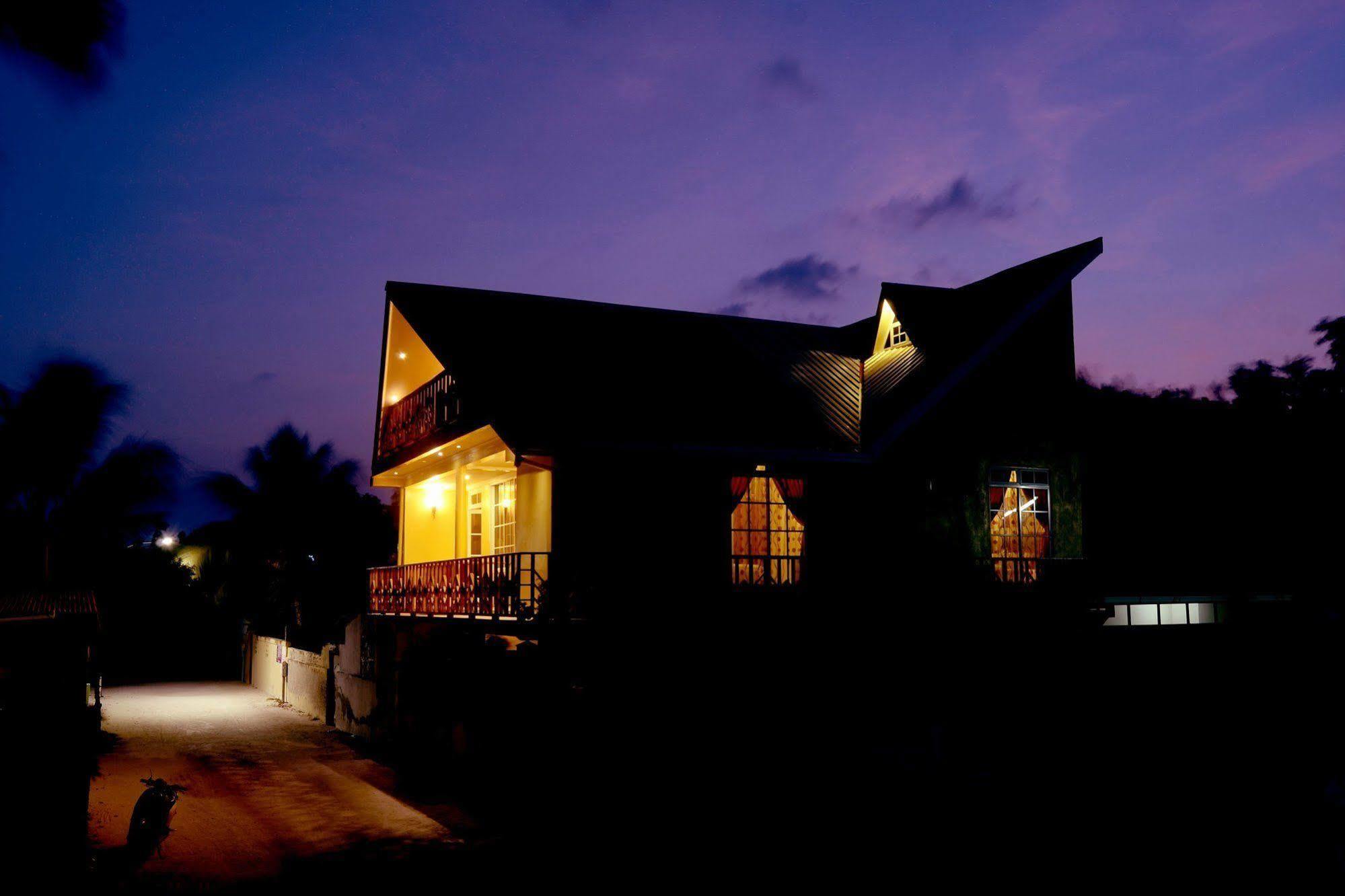 Hotel Lily Rest Maldives Maafushi Esterno foto