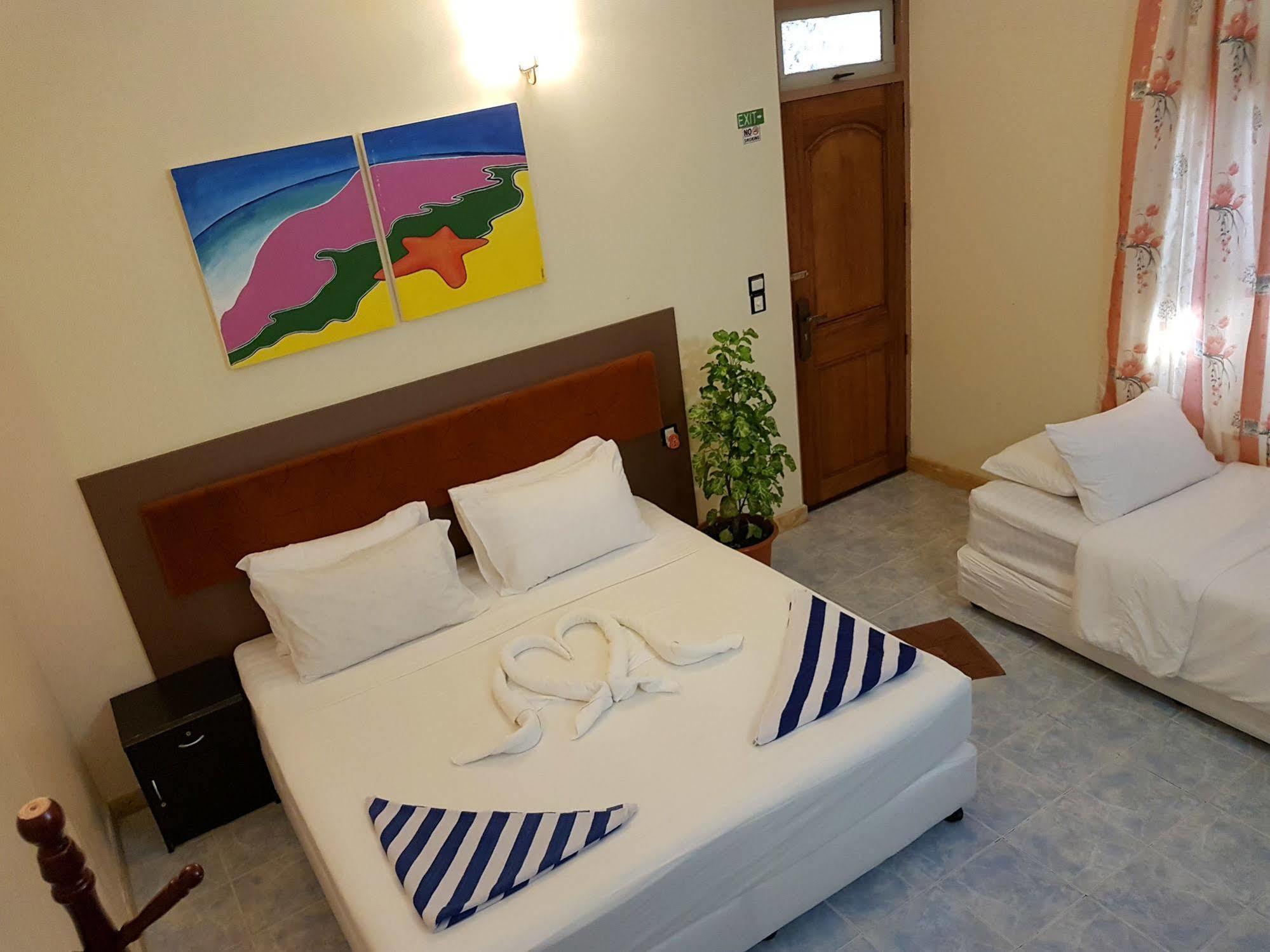 Hotel Lily Rest Maldives Maafushi Esterno foto